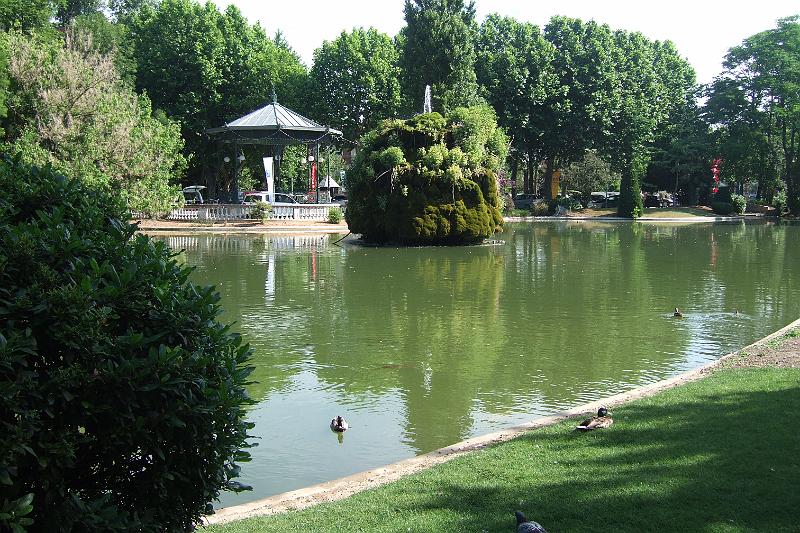 2011-05- (1594).JPG - Direkt nebenan der Stadtpark